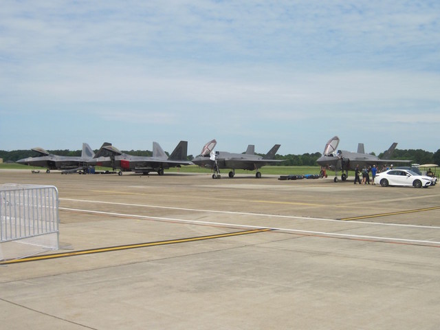 F-22A & F-35 demonstration teams.jpg