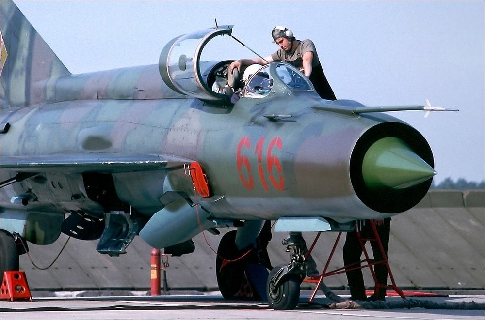 663e7ed444c65_MiG-21Mtacticalnumber616-DrewitzAB1990.thumb.jpg.33e70ef5bf8f7f5da583fe66029d798b.jpg