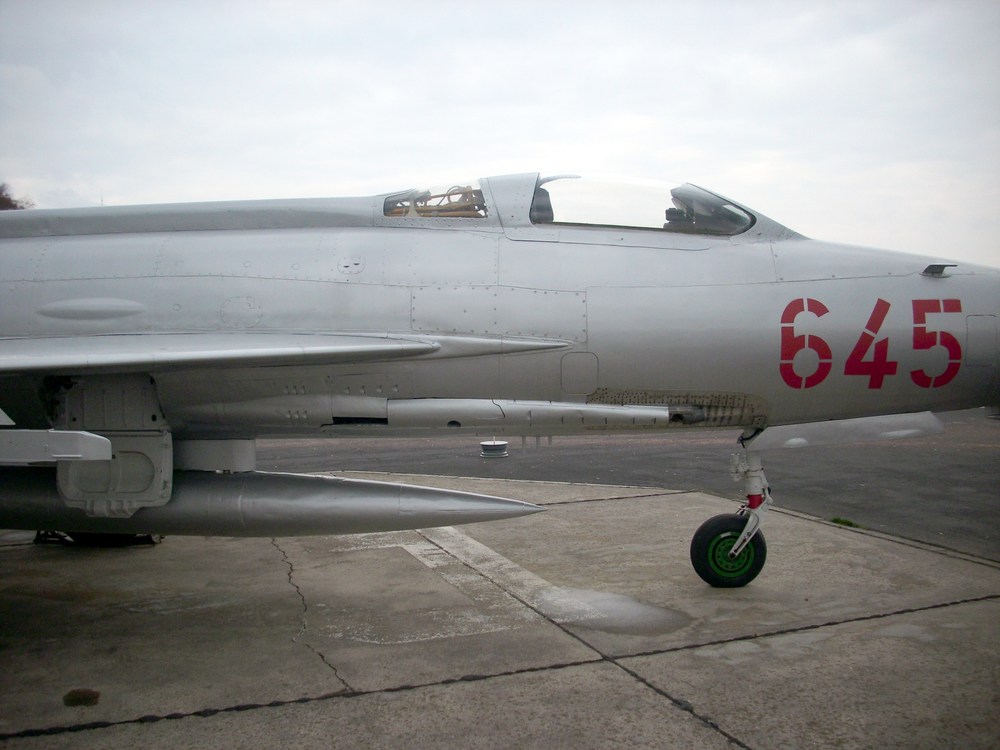 665c6ed6cfa85_MiG-21F13BugpartievonrechtsGatowI.thumb.JPG.edee624de1dd7e157314f768e5f7bdce.JPG