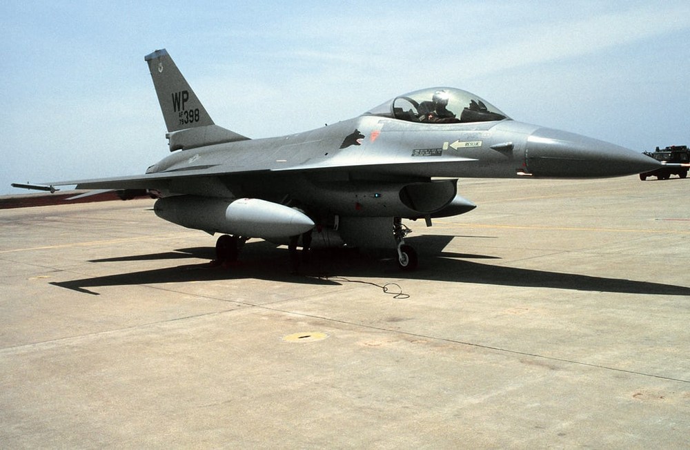 F-16A_79-398_35TFS.jpg