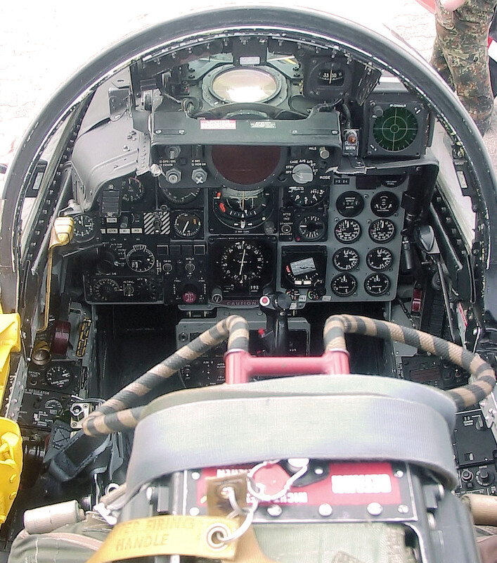 F-4_Phantom_II_-_Cockpit_02.thumb.jpg.668a170c1f290a77e73b1758c96ee3e5.jpg