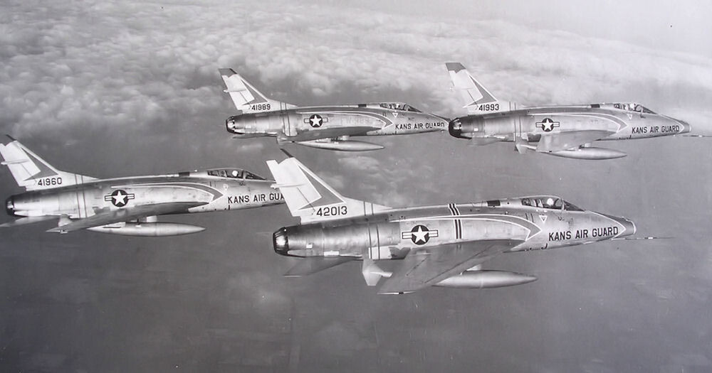127th_Tactical_Fighter_Squadron_-_4_aircraft_F-100C_formation.jpg.02c1f62b88460f31f0efafa5f4b9d828.jpg